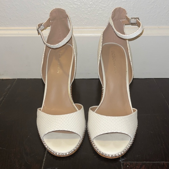BCBG white Jessika dress sandals - Size 10 - Picture 4 of 8